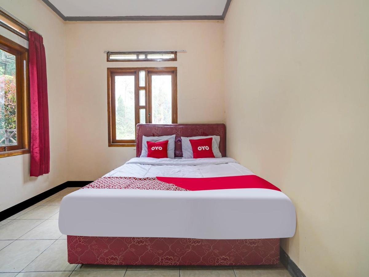 Oyo Homes 90915 Eco Tourism Desa Cihanjuang Rahayu Ciwangun Indah Camp Villas Bongkar Exterior foto