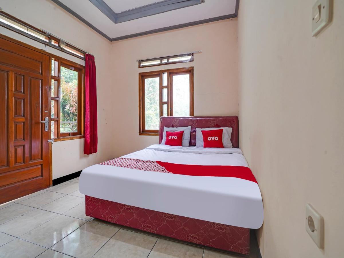 Oyo Homes 90915 Eco Tourism Desa Cihanjuang Rahayu Ciwangun Indah Camp Villas Bongkar Exterior foto